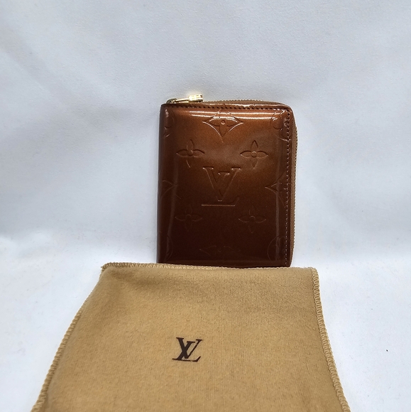 Louis Vuitton Handbags - Louis Vuitton compact wallet - SOLD🥳